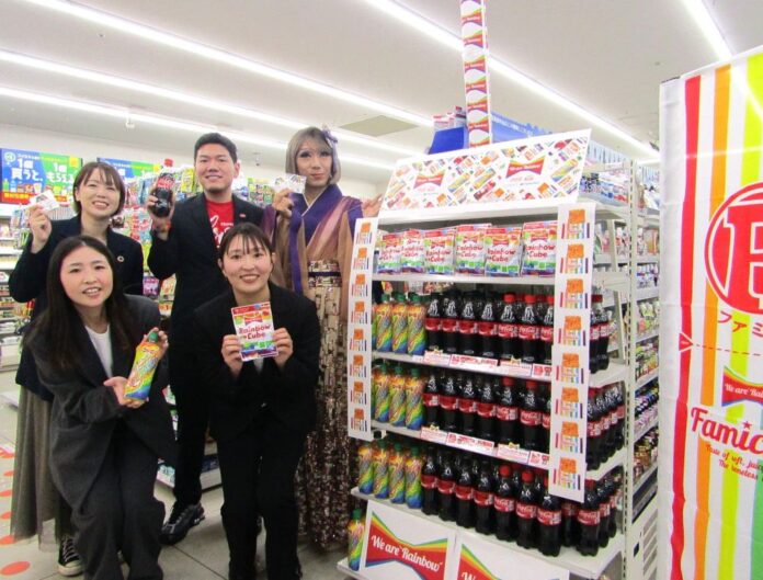 ブルボンヌさん（右奥）、CCBJIの林氏（中央奥）、ファミリーマートの大橋氏（左奥）、クリートの佐藤氏（右手前）、ファミリーマートマーケティング本部サステナビリティ推進部CSR・ダイバーシティ推進グループの土濃塚（とのづか）友李氏（左手前）