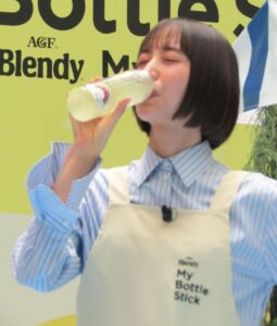 水を入れた瞬間に溶けることに一番感動される 水を入れた瞬間に溶けることに一番感動される