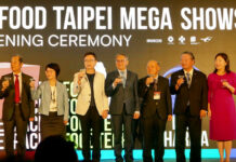 アジア最大の食品展示会「フード台北」レポート(前編) 33か国から1700社5万人が来場 「食は人をつなげる」 オープニングセレモニー。左から3人目が黄志芳董事長
