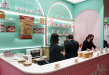 アジア最大の食品展示会 「フード台北」レポート(後編) 牛乳の代替市場に期待 人手不足へ餃子製造機 用途に応じ粉末や液体で提供するオーツミルク