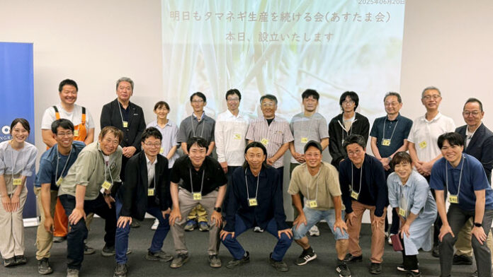 「あすたま会」のメンバーら