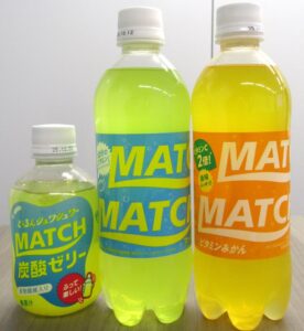 ビタミンみかん右とマッチゼリー左 「ビタミンみかん」(右)と「マッチゼリー」(左)