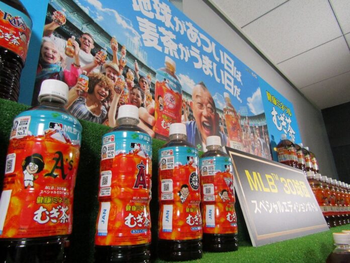 「健康ミネラルむぎ茶MLB30球団スペシャルエディションボトル」