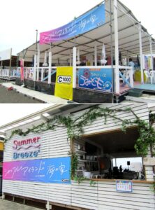 シャッフルアイランドの世界観を演出している海の家UMITOMO外観上とSummer Breeze外観 「シャッフルアイランド」の世界観を演出している海の家「UMITOMO」外観(上)と「Summer Breeze」外観