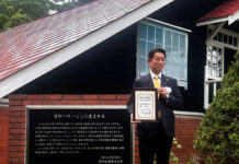 雪印メグミルク バター製造開始から100年 乳を超えた価値創造へ挑む 「バター記念館」の前で佐藤雅俊社長