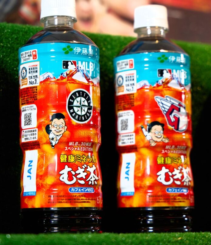 「健康ミネラルむぎ茶」MLBコラボ商品