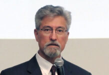 セブン&アイHD 国内コンビニ1千店増・3千億円投資 30年度までに基盤強化を加速 スティーブン・ヘイズ・デイカス社長