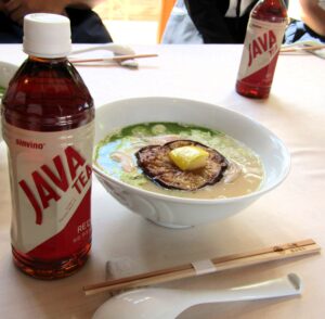 飯田さんがイベント向けに考案したラーメンと「ジャワティ」
