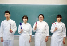 地元水産高校と共同開発の缶詰「厚岸産灯台つぶとしいたけのジュレ仕立て」 国分北海道 レシピを考案した厚岸翔洋高校の生徒ら