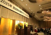 暑い夏大歓迎の飲料業界 だが異常な暑さは“過ぎたるはなお及ばざるがごとし” 期待と熱中症対策 業界で入り混じる声 乾杯の発声を行った小野真紀子副会長