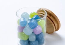 米国向けクチナシ青色素「サンエイ ブルー」 三栄源エフ・エフ・アイ クチナシ青色素を使ったキャンディのイメージ