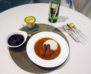 金のバターチキンカレーをメインに 「金のバターチキンカレー」をメインに