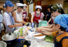 神戸の食品メーカー7社が親子料理教室 地産地消を学ぶ 神戸の食品メーカー7社が親子料理教室 地産地消を学ぶ