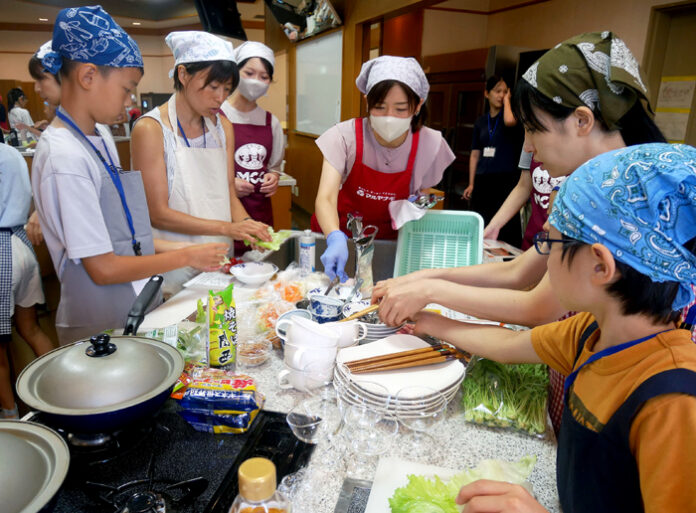 神戸の食品メーカー7社が親子料理教室 地産地消を学ぶ