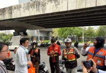 タイではバイクタクシーのドライバーへの突撃調査やサンプリングを実施