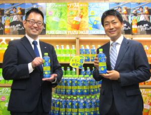 左から小城真国際事業推進部部長吉田達也マーケティング本部緑茶ブランドグループブランドマネジャー 左から小城真国際事業推進部部長、吉田達也マーケティング本部緑茶ブランドグループブランドマネジャー
