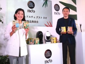 ネスレ日本の島川基氏右と山敷千織氏 ネスレ日本の島川基氏(右)と山敷千織氏