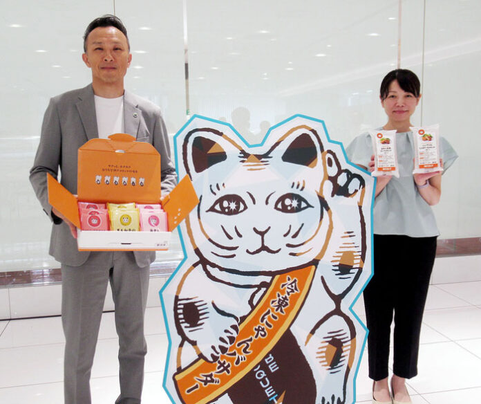 田中直正室長㊧と商品企画室の若林宏美氏