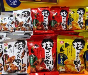 左から「技のこだ割り」の「濃厚醤油」「旨辛唐辛子」「濃厚チーズ」