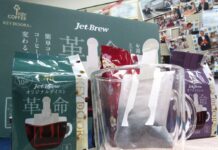 コーヒー抽出にタイパ革命 お湯を注いで最短10秒でレギュラーコーヒーが楽しめる キーコーヒー「JET BREW」体験会 「KEY DOORS+JET BREW」は「オリジナルテイスト」「季節限定ブレンド」「カフェインレス」の3品を取り揃える。