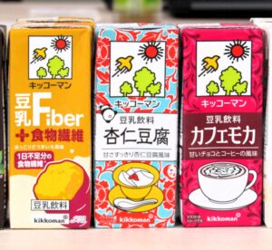左から豆乳+食物繊維杏仁豆腐カフェモカ 左から「豆乳+食物繊維」「杏仁豆腐」「カフェモカ」