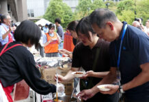 備蓄用レトルトカレーの試食も ハウス食品グループ本社が防災の取り組み紹介 備蓄用レトルトカレーの試食も ハウス食品グループ本社が防災の取り組み紹介