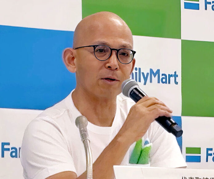 決算会見に臨んだ細見研介社長