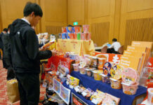 共栄が展示会 新規含む80社が出展 「好奇心持ち商売を」玉置社長 共栄が展示会 新規含む80社が出展 「好奇心持ち商売を」玉置社長