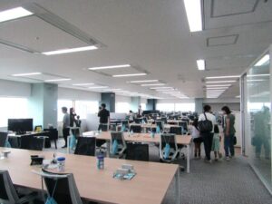 執務室見学の様子