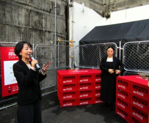 左から日本コカコーラの田口氏山岸氏 左から日本コカ・コーラの田口氏、山岸氏