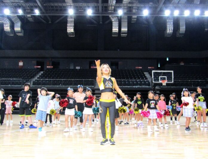 サンダーガールズによるチアダンス体験