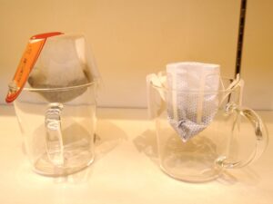 モンカフェのフィルター左と一般的なフィルター右 「モンカフェ」のフィルター(左)と一般的なフィルター(右)