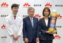 のど乾燥と免疫維持のW機能 森永乳業「ラクトフェリン200」新発売 (左から)織田浩嗣氏、大貫陽一社長、髙橋沙友里氏