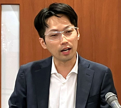 講演する葛見久賢社長 講演する葛見久賢社長
