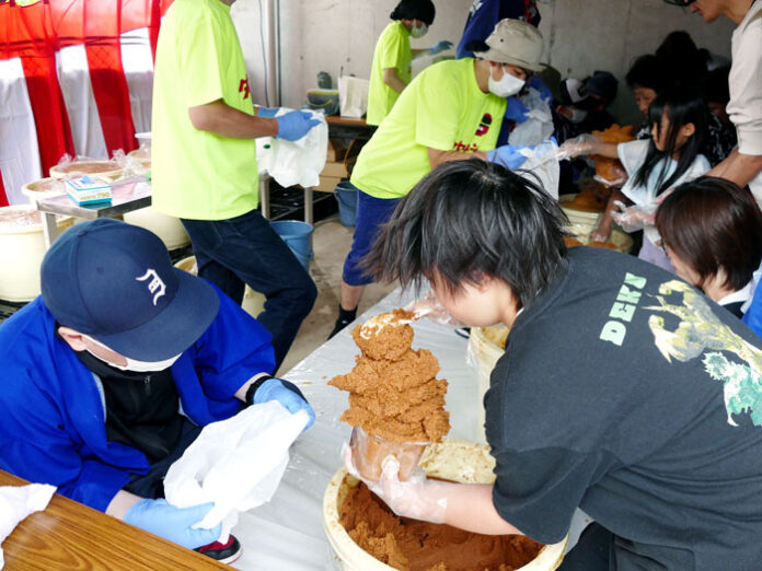 好評の「みそ詰め放題」