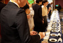 スリランカ紅茶 チャリティーオークション 世界最高金額(ギネス)で落札 オークション前に行われたテイスティング