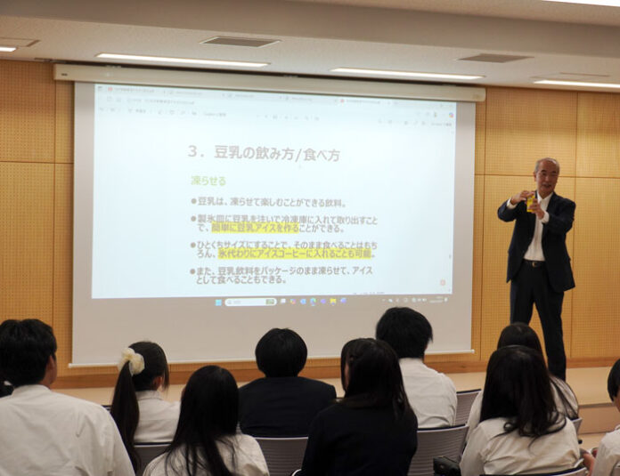 豆乳食育移動教室の様子