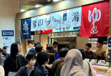 大阪で「びん牛乳」体験 雪印メグミルクの湯、1万人来場 大阪で「びん牛乳」体験 雪印メグミルクの湯、1万人来場 販売ブース