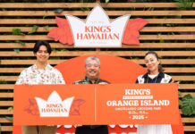 表参道で期間限定イベント KING’S ORANGE ISLAND オープニングセレモニー開催 オープニングセレモニー(左から片寄さん、マーク・タイラ会長、RIKACOさん)