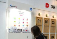 カプセルコーヒーが出てくる巨大ガチャで試飲・マリアージュ体験ができるイベント開催 UCCとタカラトミーアーツがコラボ 会場の「巨大珈琲ガチャ」