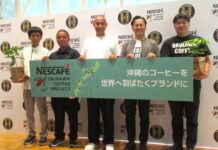 沖縄コーヒーをハワイコナコーヒーのようなお土産にする 「20年、30年と続けることが我々の責務」ネスレ日本の深谷社長が決意 左からネスレ日本の一色康平氏、合同会社宮平農園の宮平翼氏、沖縄SVの髙原直泰氏、ネスレ日本の深谷龍彦氏、又吉コーヒー園の又吉拓之氏