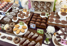 ファミリーマート スイーツ戦略強化で売上伸長 手軽からご褒美まで幅広層を獲得 「ファミマがチョコだらけ!」展示