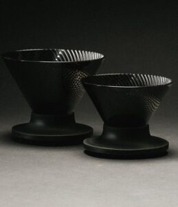 「V60 ドリッパー NEO」。1～2杯用と1～4杯用をラインアップ
