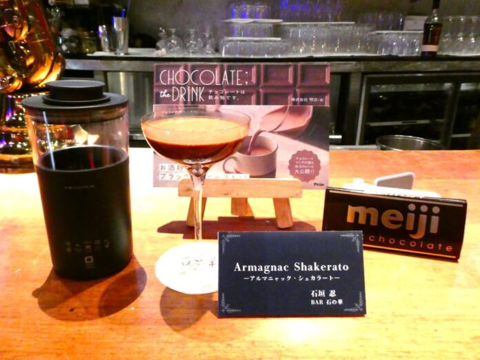 チョコレートドリンクメーカーとレシピブックで作るチョコレートカクテル