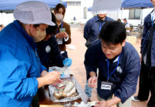 伯方の塩まつり 人気の塩釜焼き “塩絵”のワークショップも 巨大な鯛の塩釜焼き