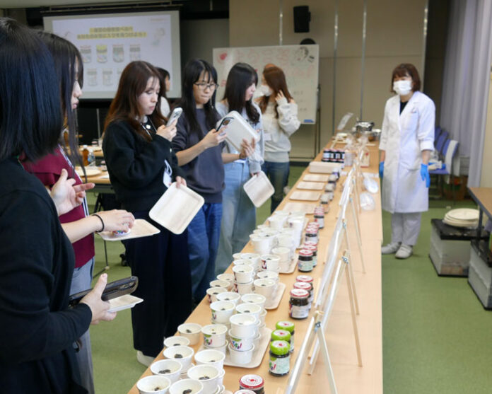 「ごはんですよ！」原料から製造工程まで紹介 桃屋春日部工場で「MOMOフェス」