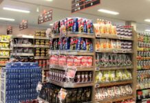 ヤオコー200店舗目は随所に狭小・都市型の新提案 「板橋四葉店」に新什器や味付けした肉と魚の切り身のバンドル販売を初導入 新什器