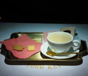 濃密な泡立ちが楽しめるカフェラトリーの濃厚シリーズとサブレ専門店サブレミシェルのオリジナルサブレ 濃密な泡立ちが楽しめる「カフェラトリー」の濃厚シリーズとサブレ専門店「サブレミシェル」のオリジナルサブレ