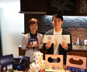 ネットワークビジネス部D2C・新ビジネスグループの堀遼介氏（右）とネットワークビジネス部ギフティング開発グループの籠谷友紀氏