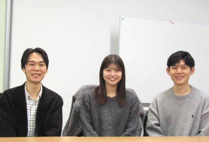 左から取材に応じた柴田皓耀さん（大学3年）、中田莉子さん（大学2年）、近藤流（はる）さん（大学3年）